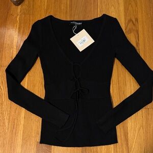 Kittenish Black Long Sleeve V-Neck Sweater